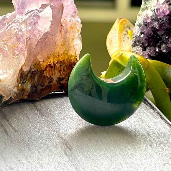Green Jade Crescent Moon Car Jewelry Air Freshener Clip - Picture 1 of 14
